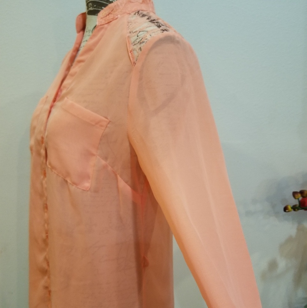 Womans button down blouse - Picture 4 of 8
